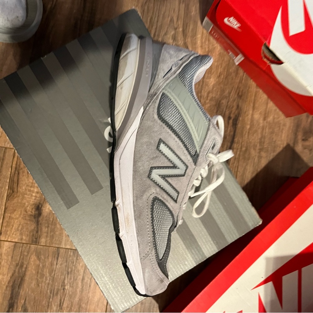 New Balance 990v5